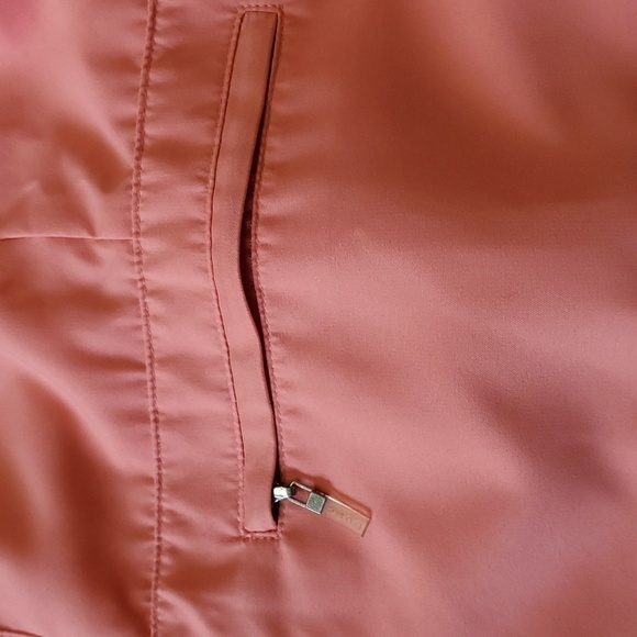IZOD, ladies coral skort. Size 8 X-tra dry. 1 Zipper pocket. 100% polyester golf - Picture 7 of 7